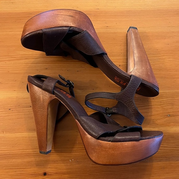 KORS Michael Kors Leather Strap Open Toe Shoes with 5 inch heel Brown.. - Picture 5 of 13